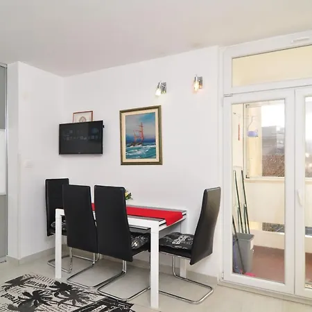 Full Equipped Flat Close To سبليت
