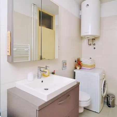 Full Equipped Flat Close To شقة سبليت